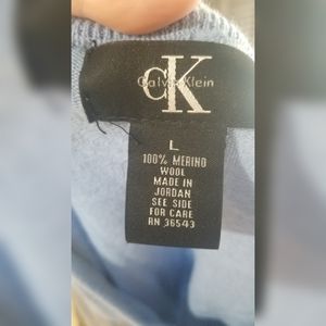 Calvin Klein blue large merino wool V-neck sweater